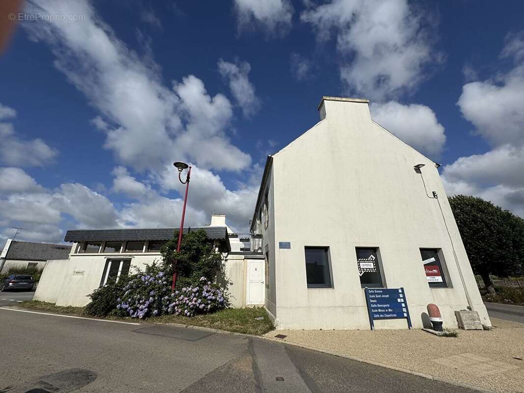 Commerce à PLOUMOGUER