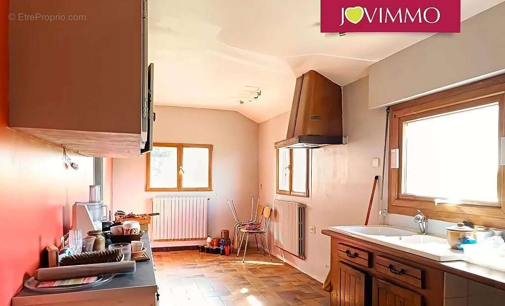 Maison à AINAY-LE-CHATEAU