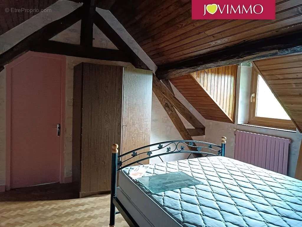 Maison à AINAY-LE-CHATEAU