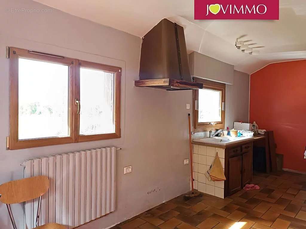 Maison à AINAY-LE-CHATEAU