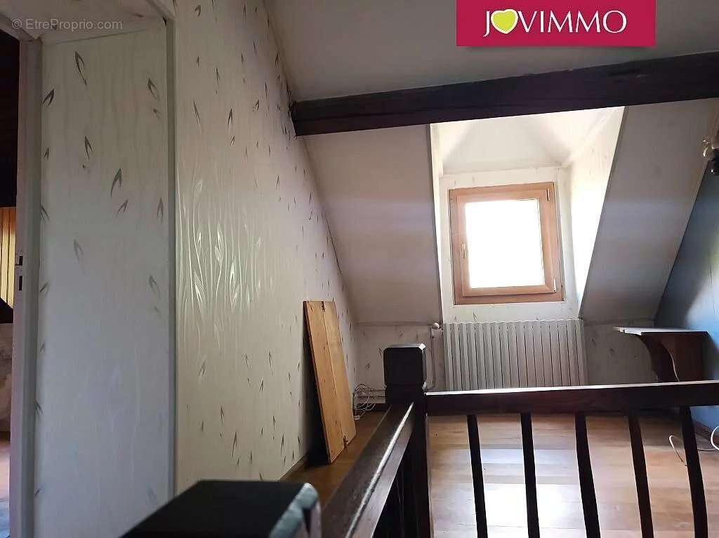 Maison à AINAY-LE-CHATEAU