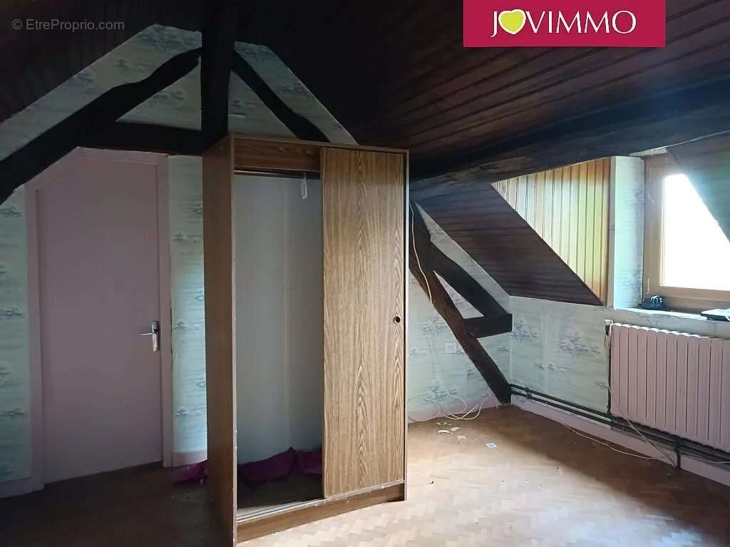 Maison à AINAY-LE-CHATEAU