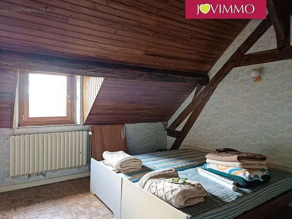 Maison à AINAY-LE-CHATEAU