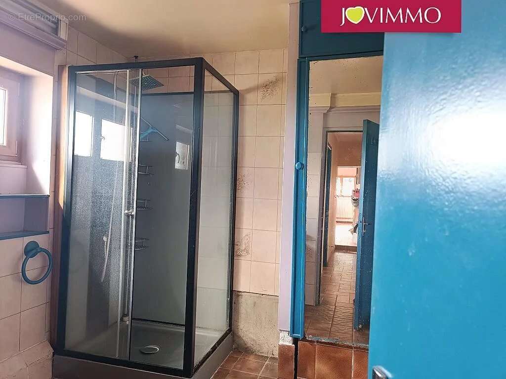 Maison à AINAY-LE-CHATEAU