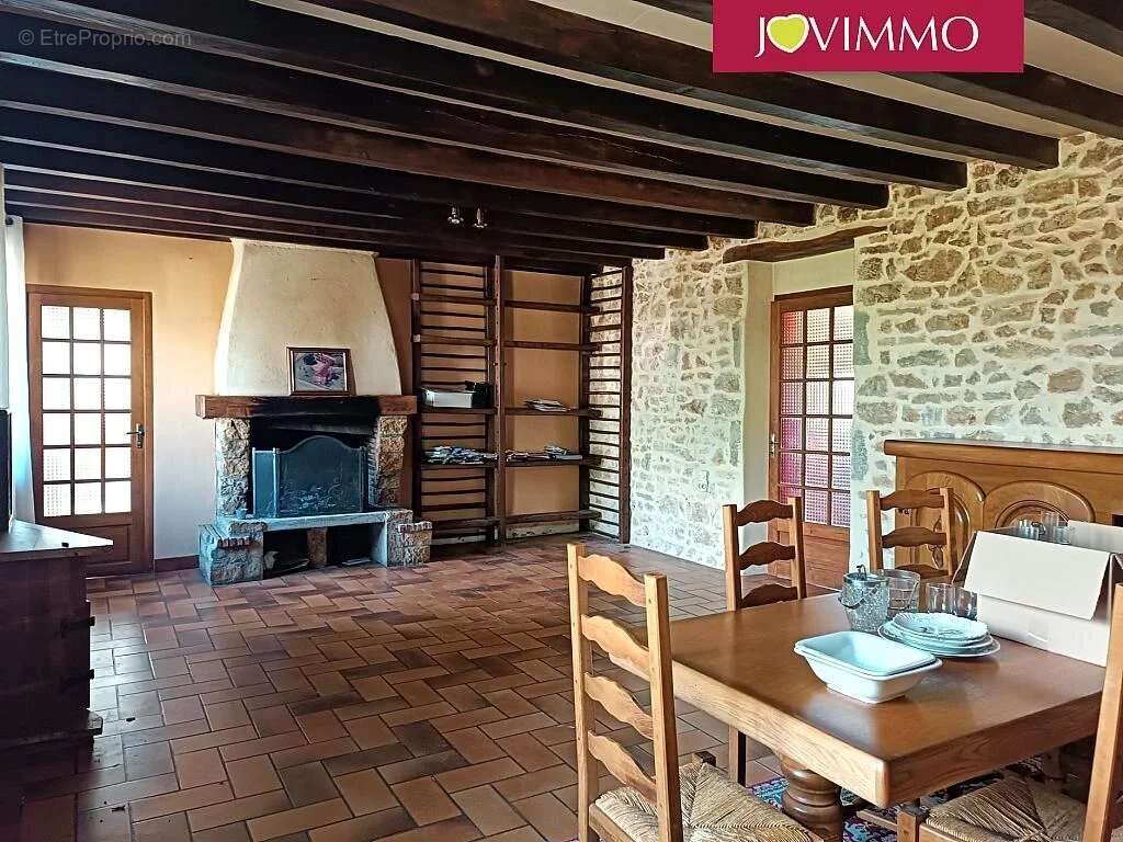 Maison à AINAY-LE-CHATEAU