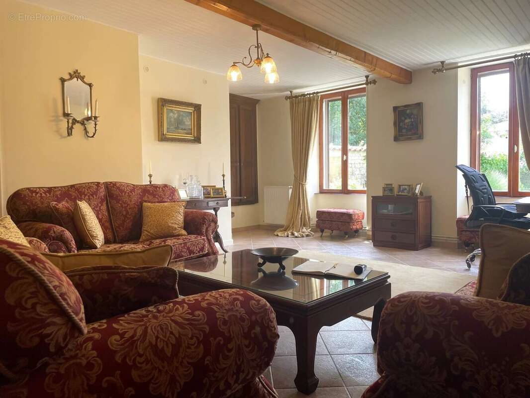 Maison à SAINT-MARTIN-DE-JUILLERS