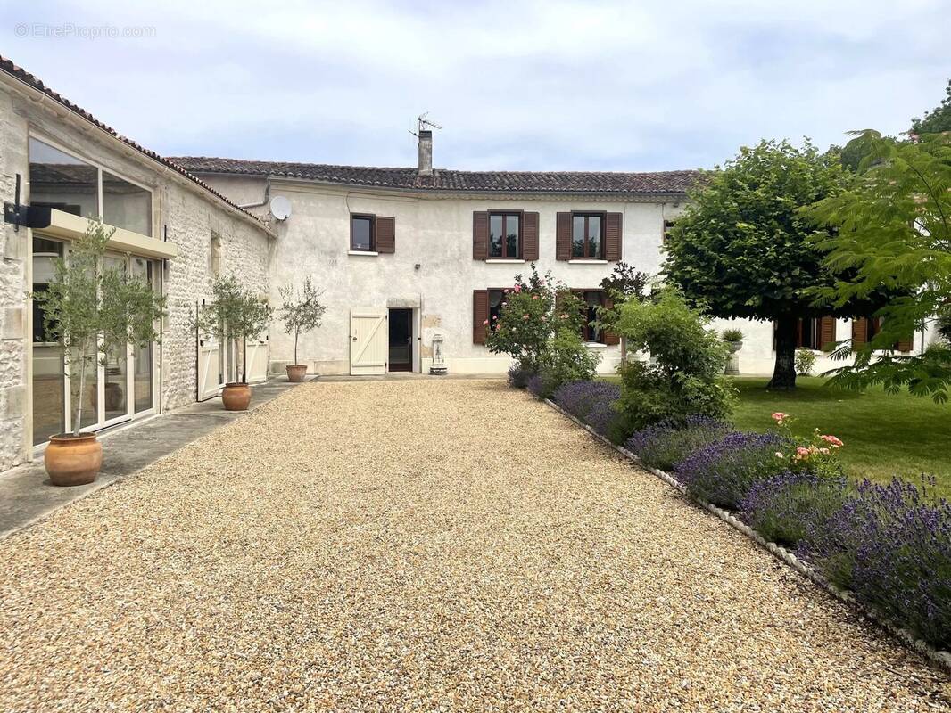 Maison à SAINT-MARTIN-DE-JUILLERS