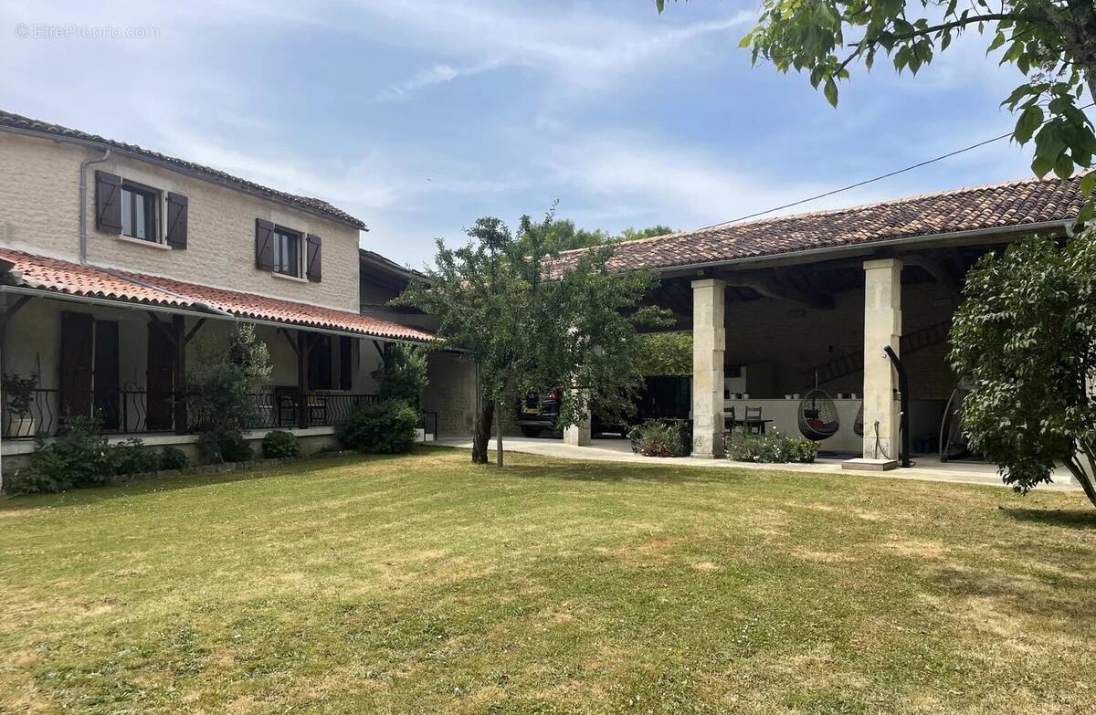 Maison à SAINT-MARTIN-DE-JUILLERS