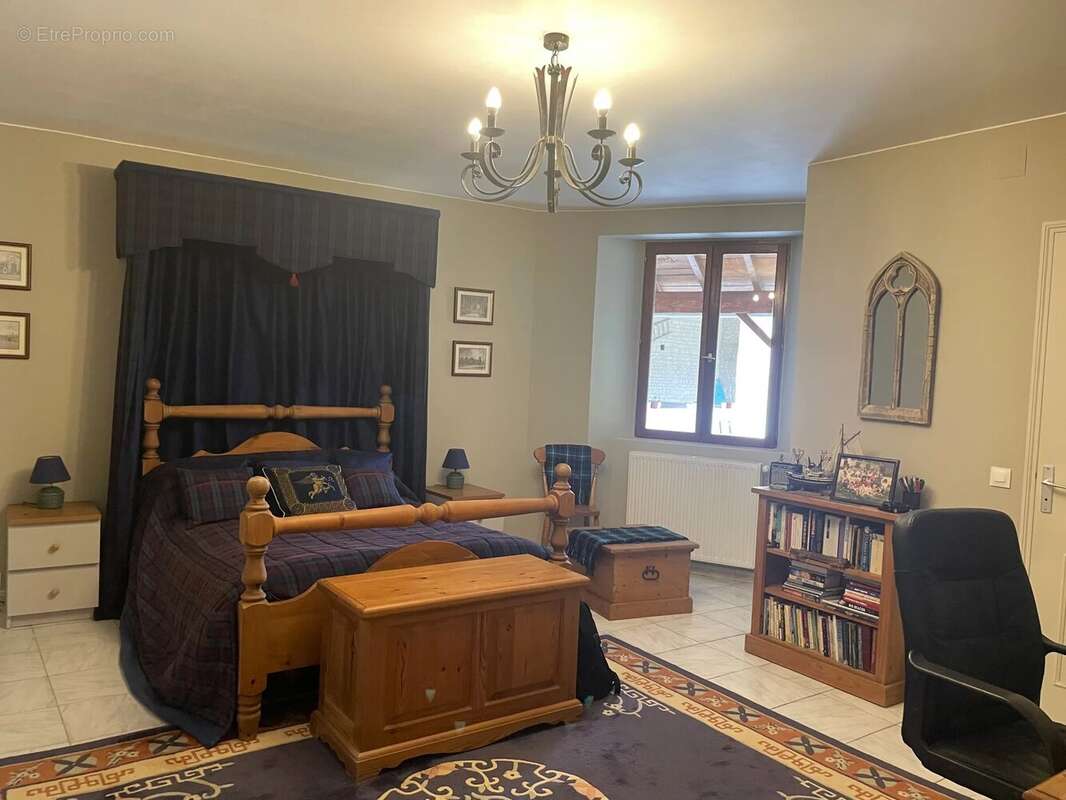 Maison à SAINT-MARTIN-DE-JUILLERS