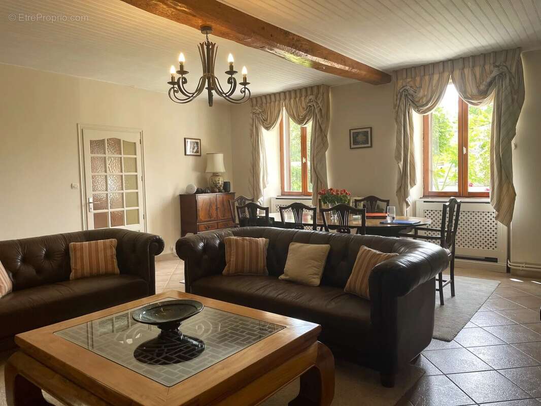 Maison à SAINT-MARTIN-DE-JUILLERS