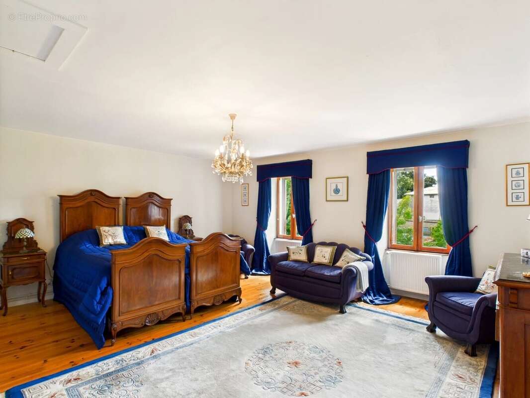 Maison à SAINT-MARTIN-DE-JUILLERS