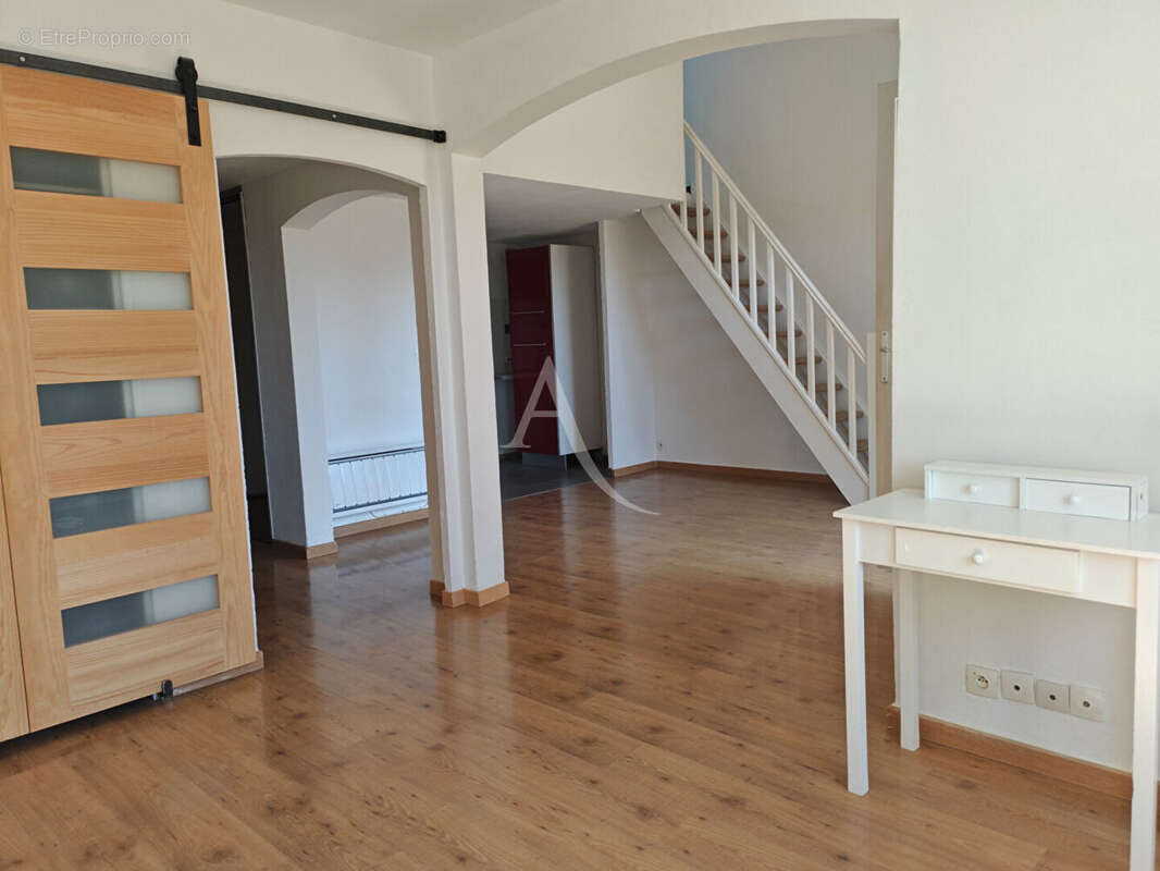 Appartement à LA CRAU