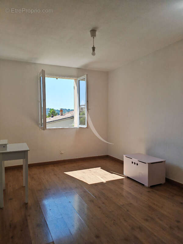 Appartement à LA CRAU