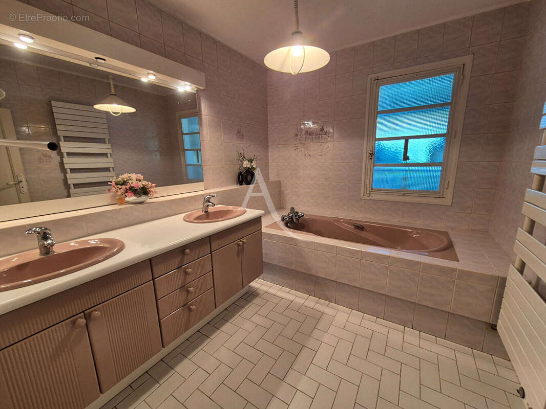 Maison à VILLENEUVE-DE-MARSAN