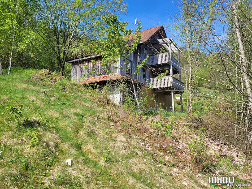 Appartement à FRESSE-SUR-MOSELLE