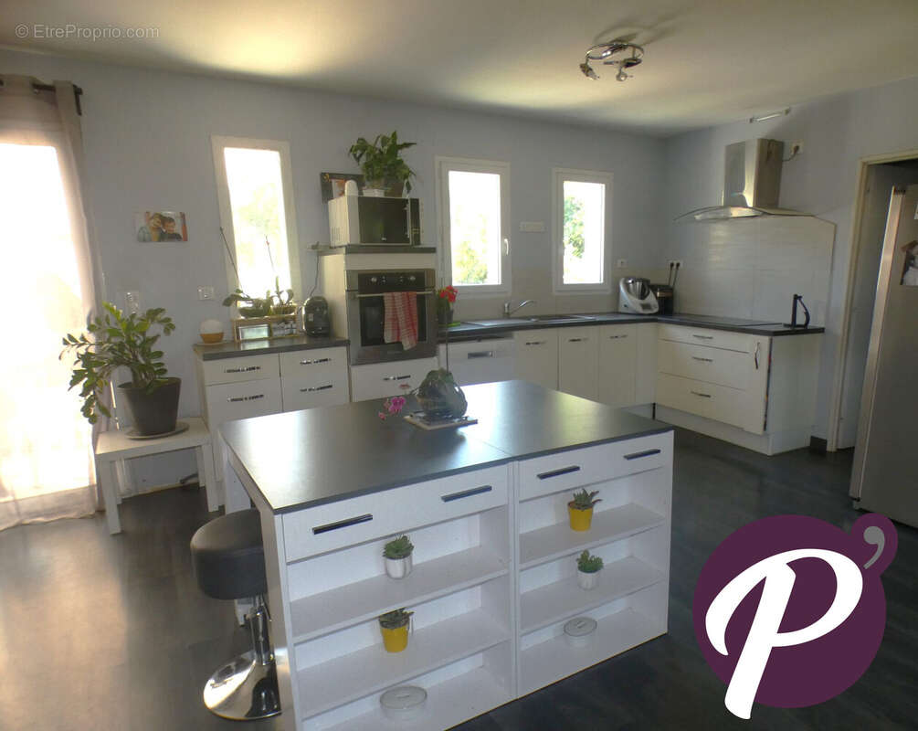 Maison à COURS-DE-PILE