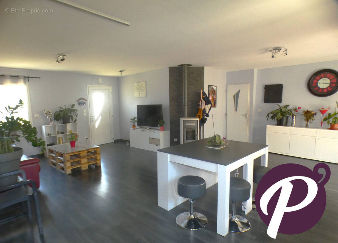 Maison à COURS-DE-PILE