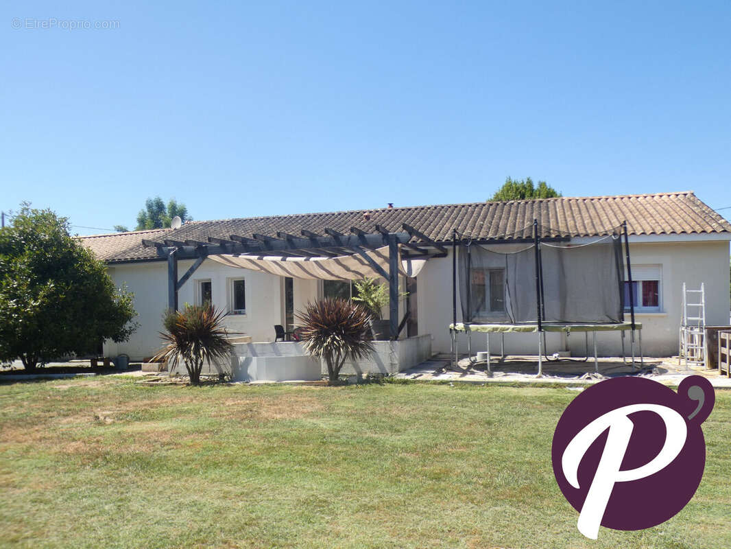 Maison à COURS-DE-PILE