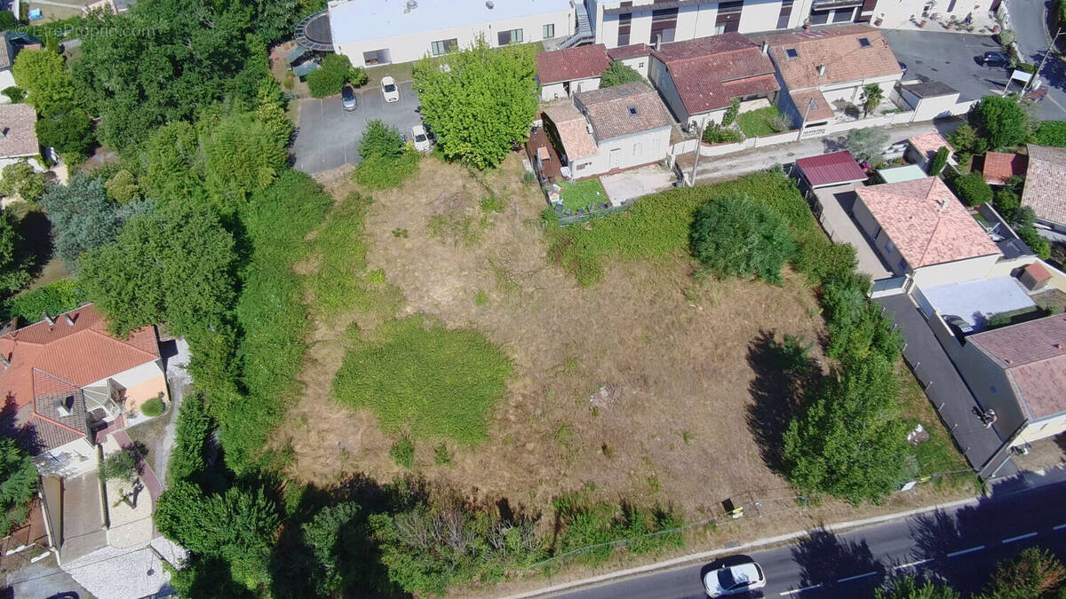 Terrain à MARTIGNAS-SUR-JALLE