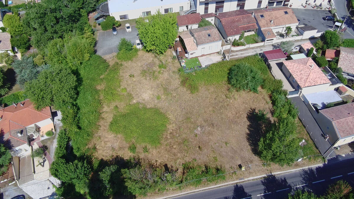 Terrain à MARTIGNAS-SUR-JALLE