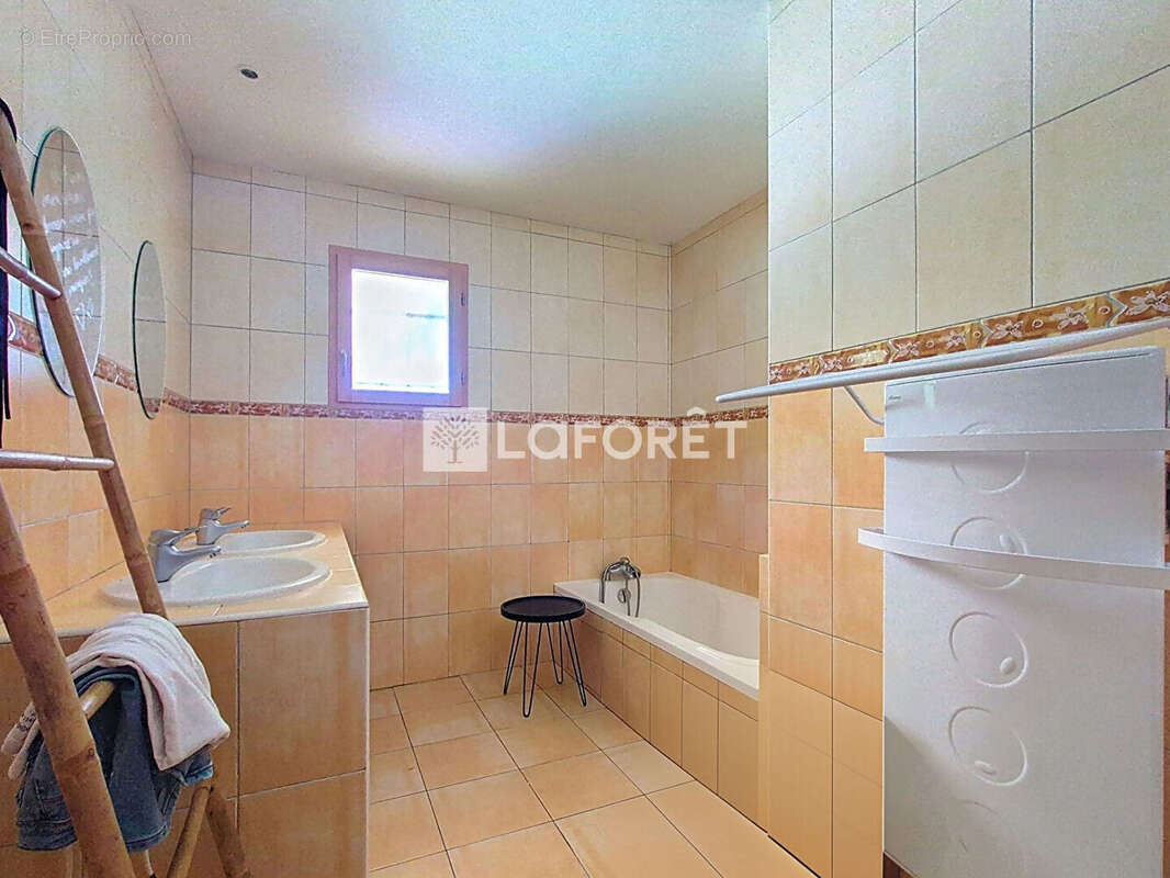 Maison à SAINT-NAUPHARY