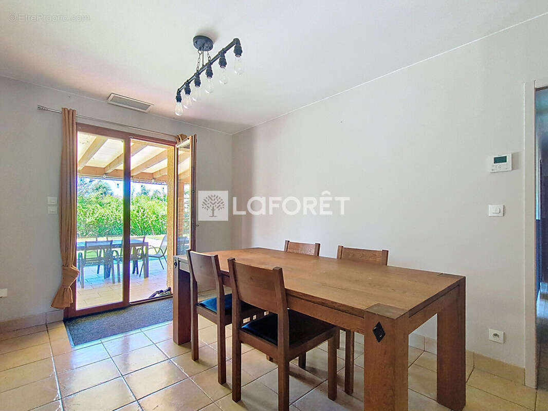 Maison à SAINT-NAUPHARY