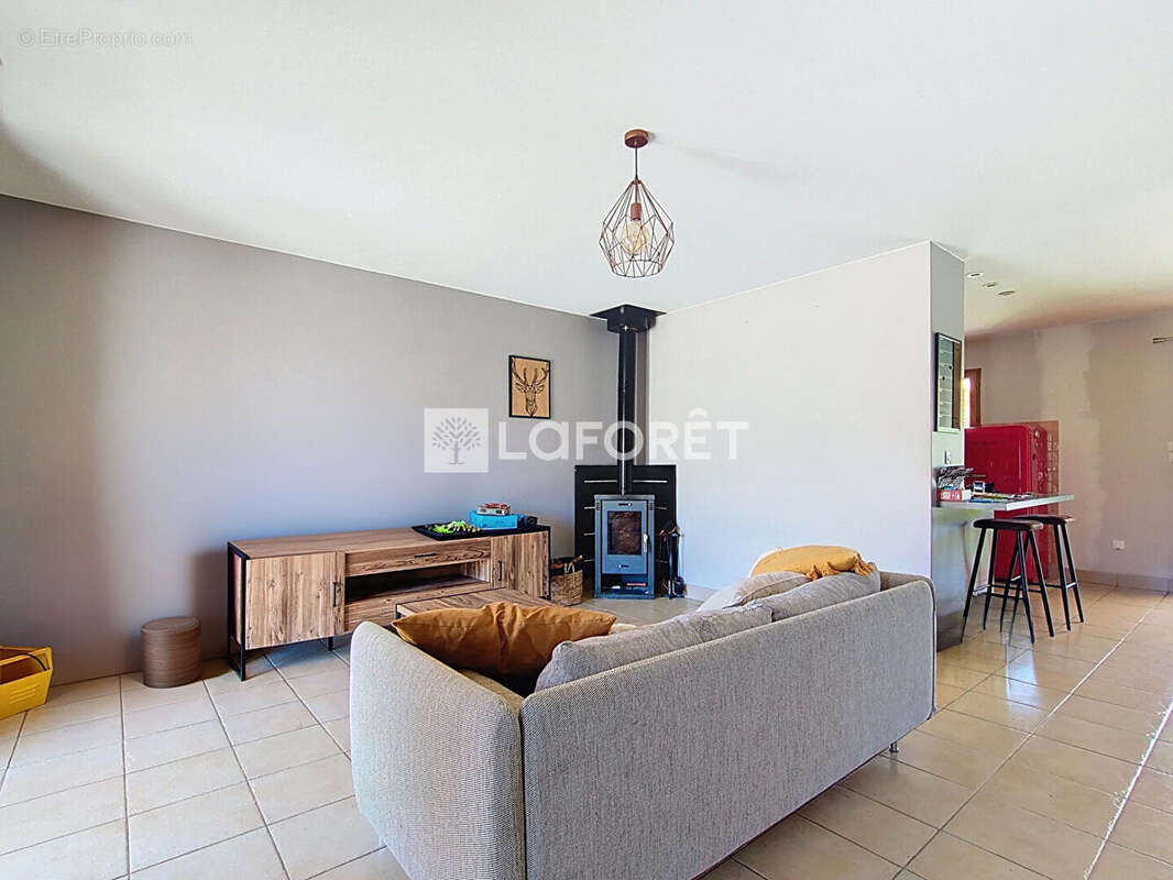 Maison à SAINT-NAUPHARY