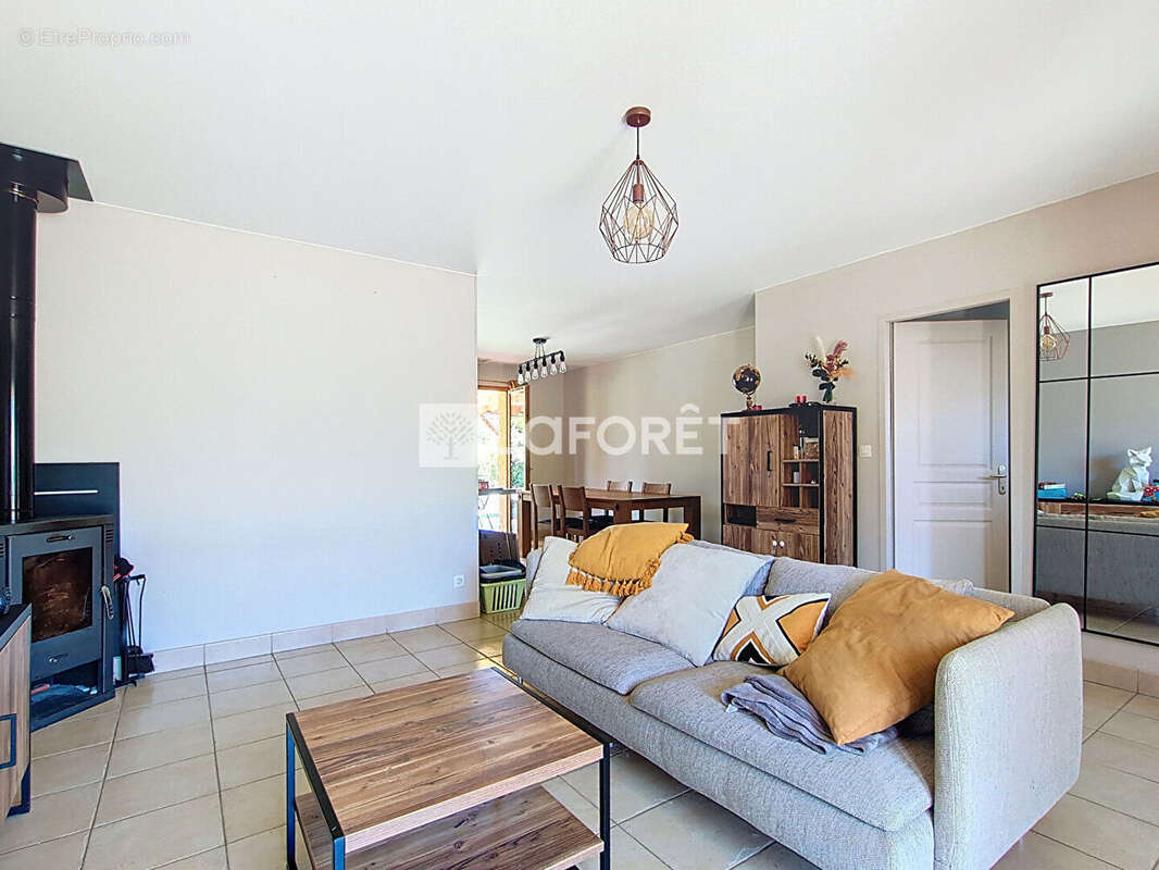 Maison à SAINT-NAUPHARY