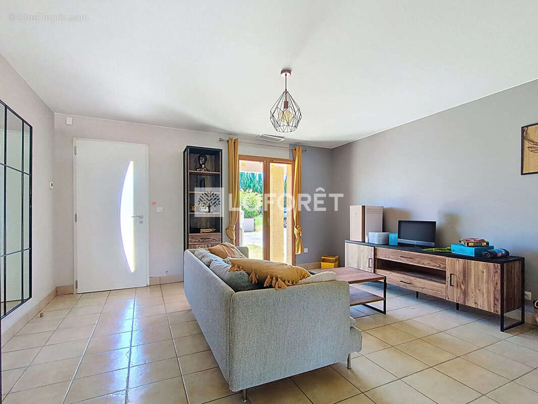 Maison à SAINT-NAUPHARY