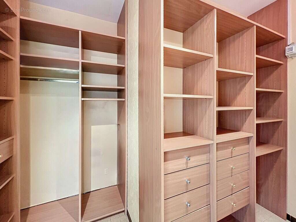 DRESSING - Appartement à LE PONT-DE-CLAIX