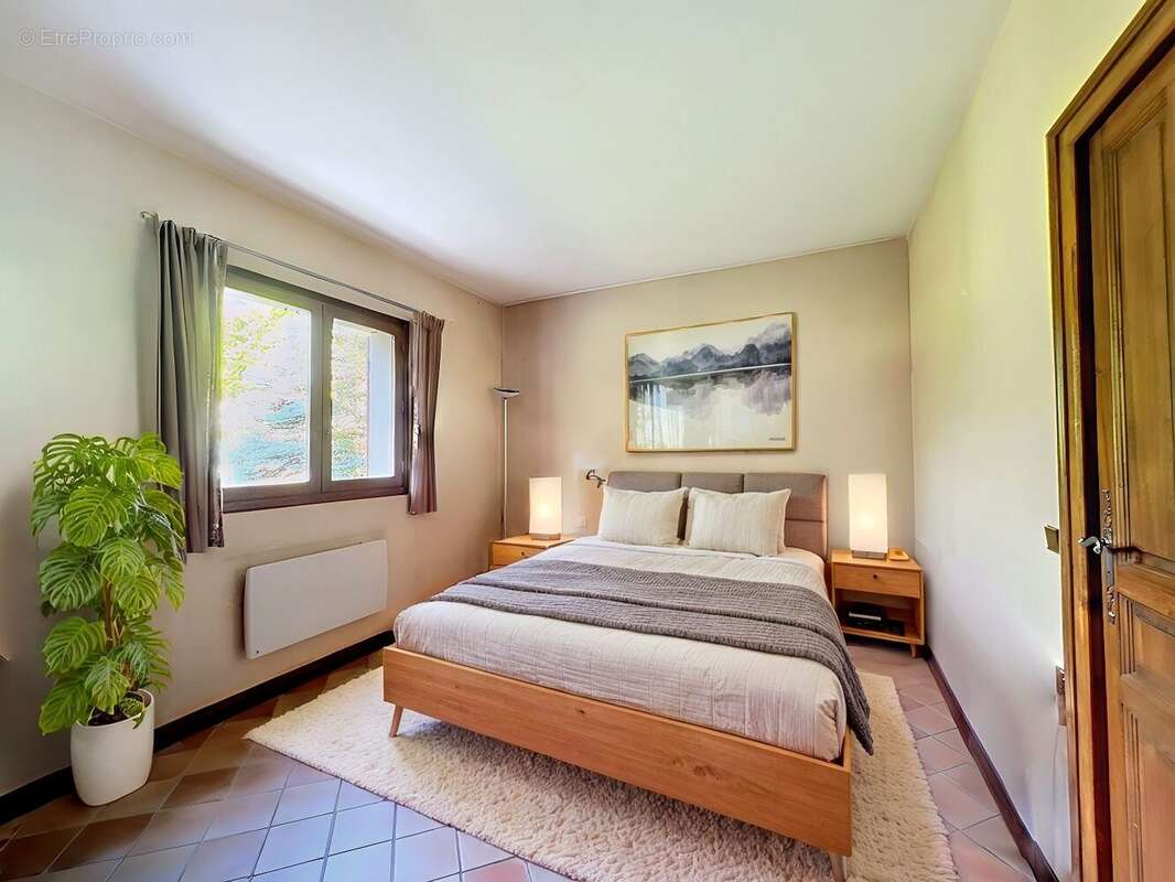 Chambre 1 rdc - Maison à SAINT-PAUL-DE-VARCES