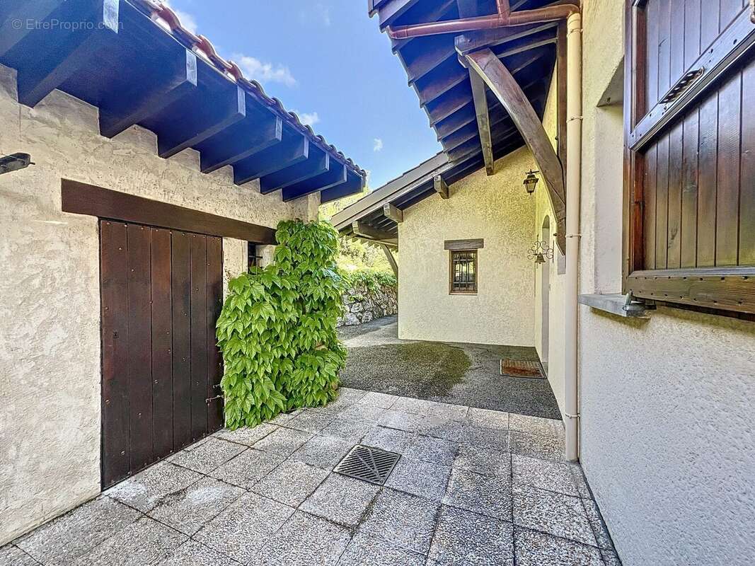 Entrée - Maison à SAINT-PAUL-DE-VARCES