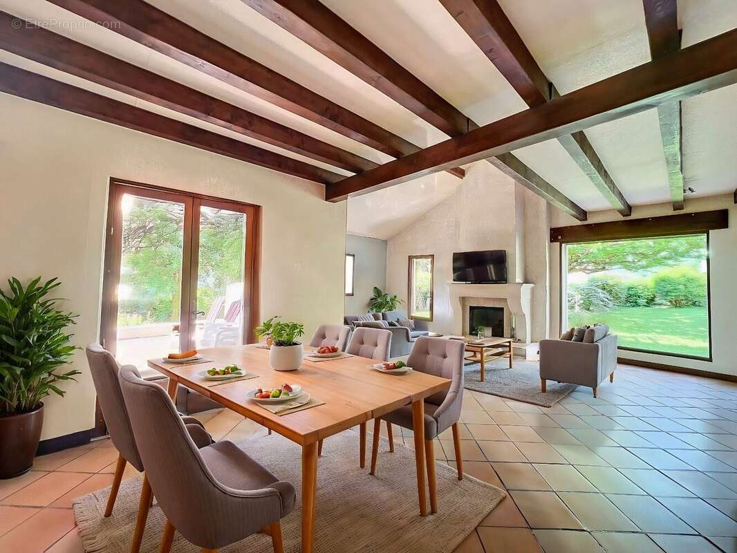 Séjour double - Maison à SAINT-PAUL-DE-VARCES