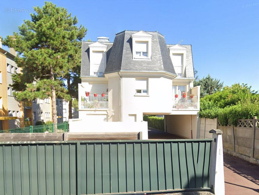 Parking à SARTROUVILLE