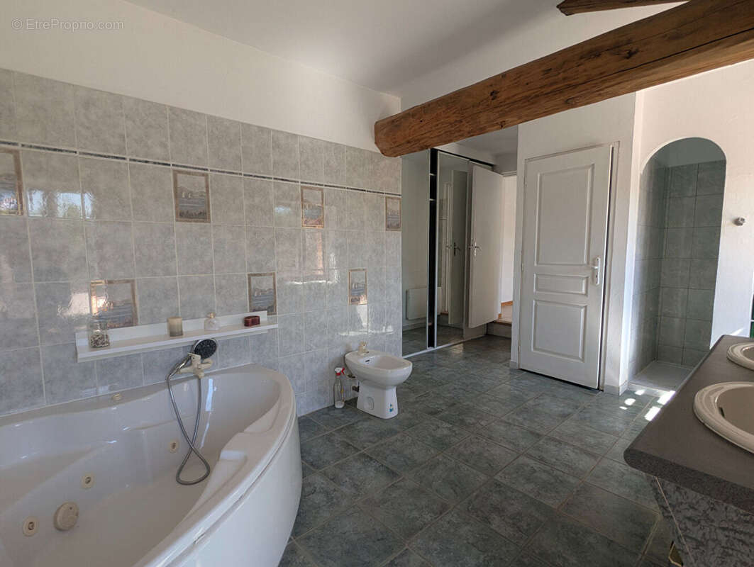 Appartement à SALERNES