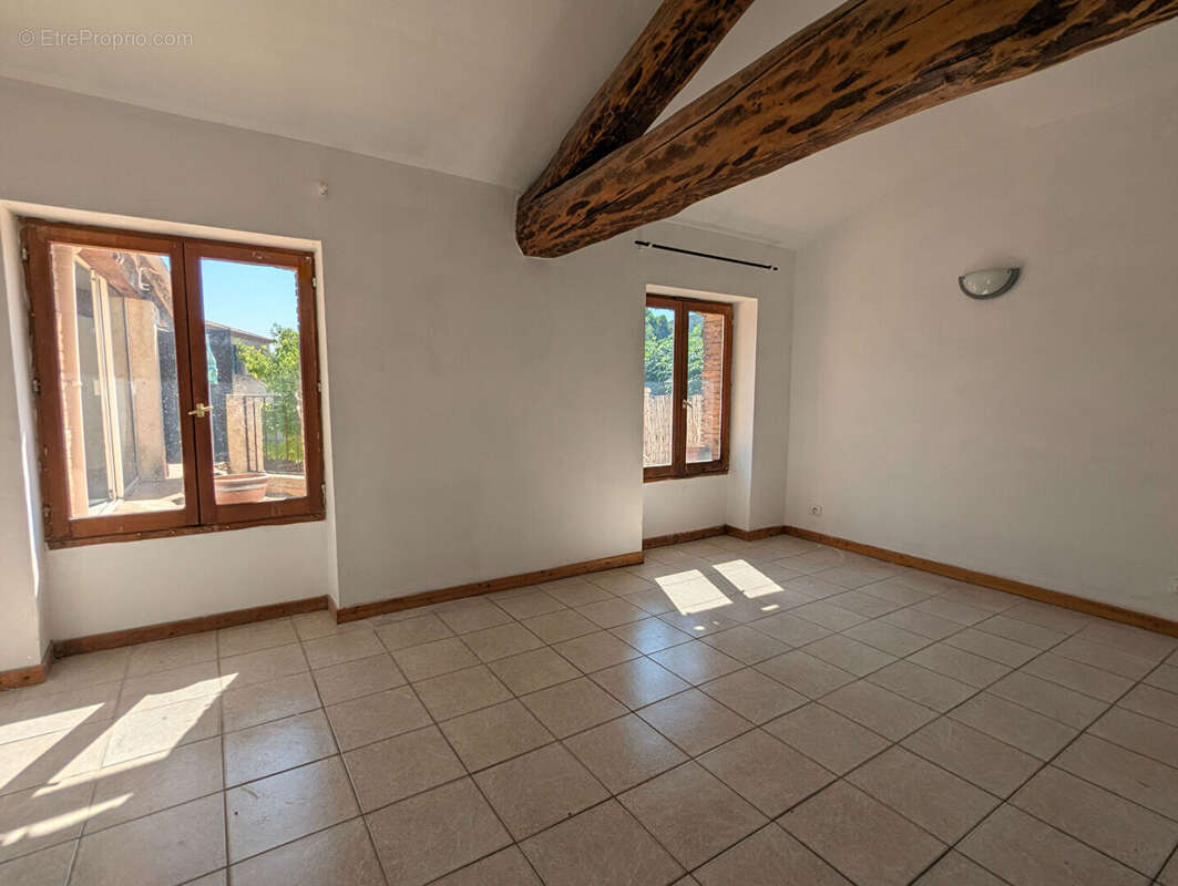 Appartement à SALERNES