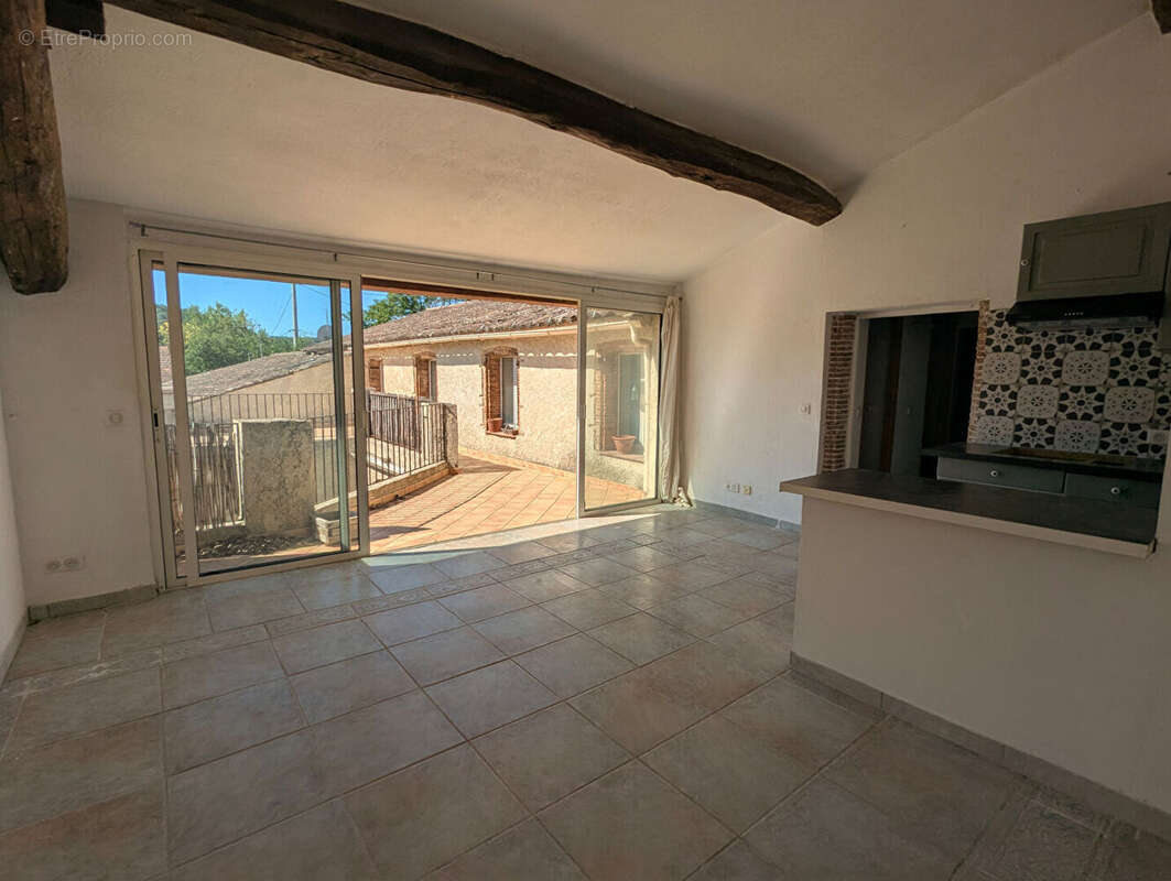 Appartement à SALERNES