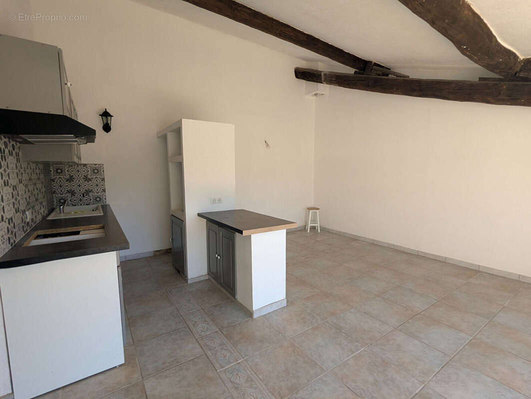 Appartement à SALERNES