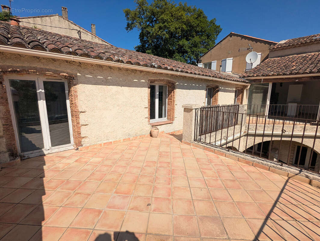 Appartement à SALERNES