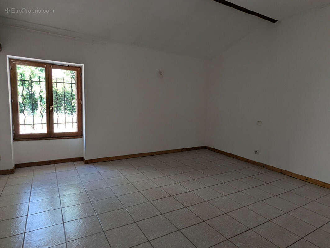 Appartement à SALERNES