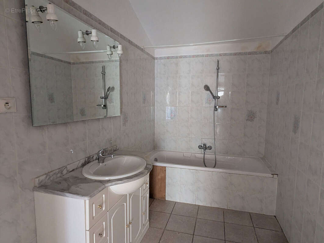 Appartement à SALERNES