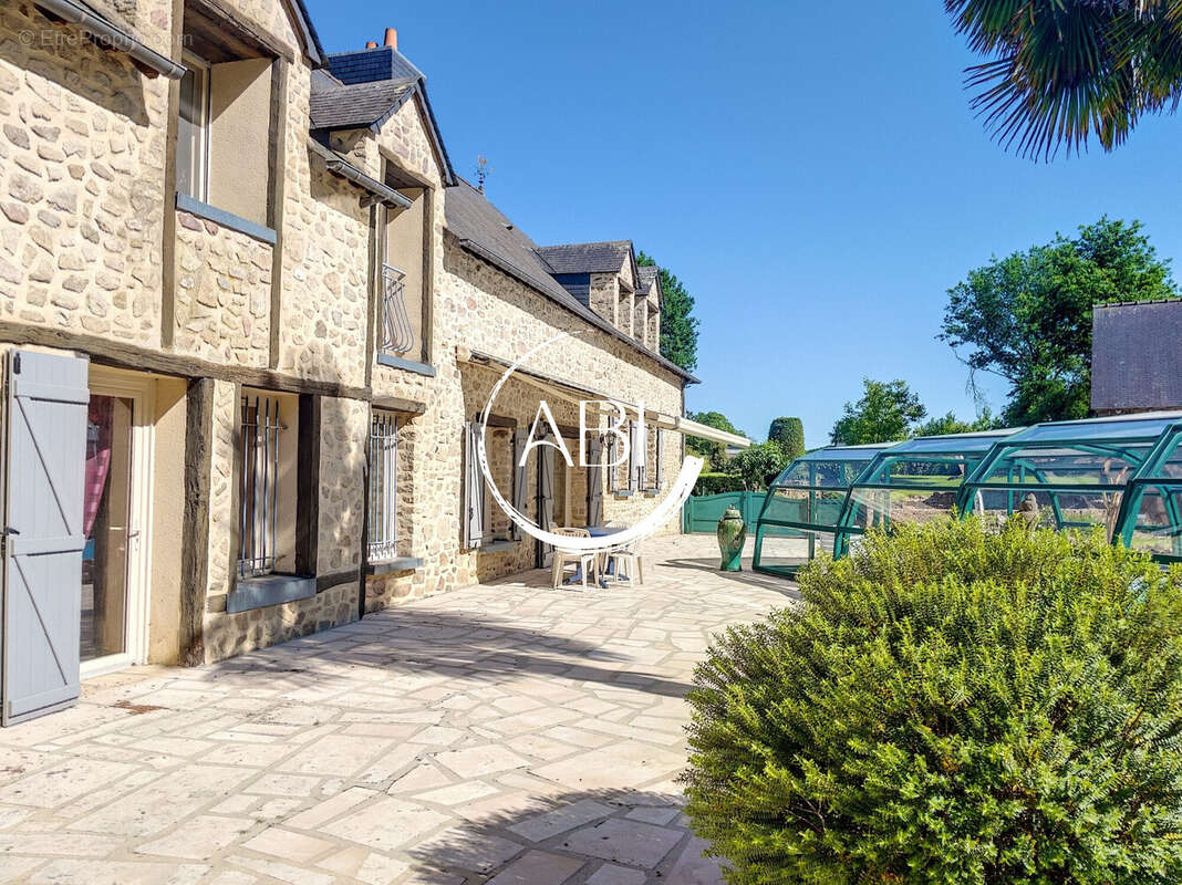 Maison à SAINT-GEORGES-BUTTAVENT