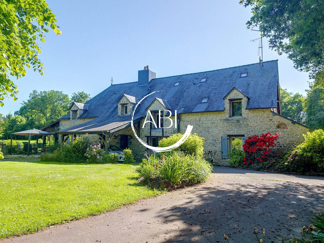 Maison à SAINT-GEORGES-BUTTAVENT