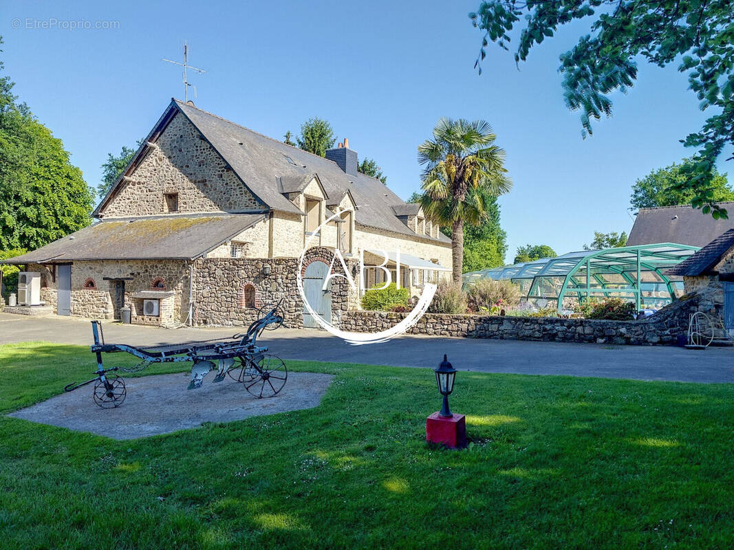 Maison à SAINT-GEORGES-BUTTAVENT