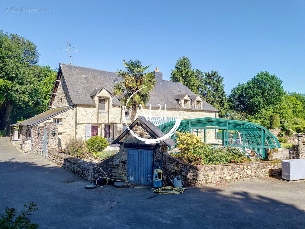 Maison à SAINT-GEORGES-BUTTAVENT