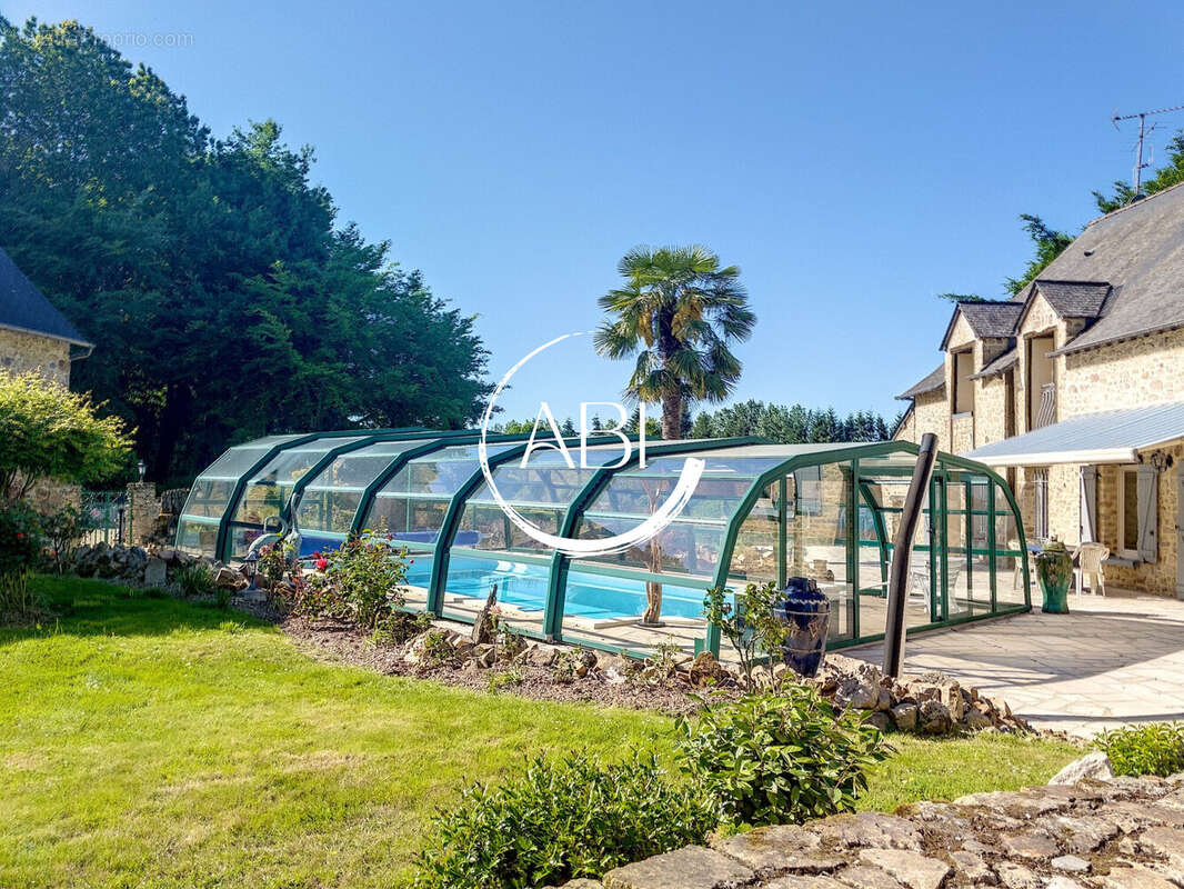 Maison à SAINT-GEORGES-BUTTAVENT