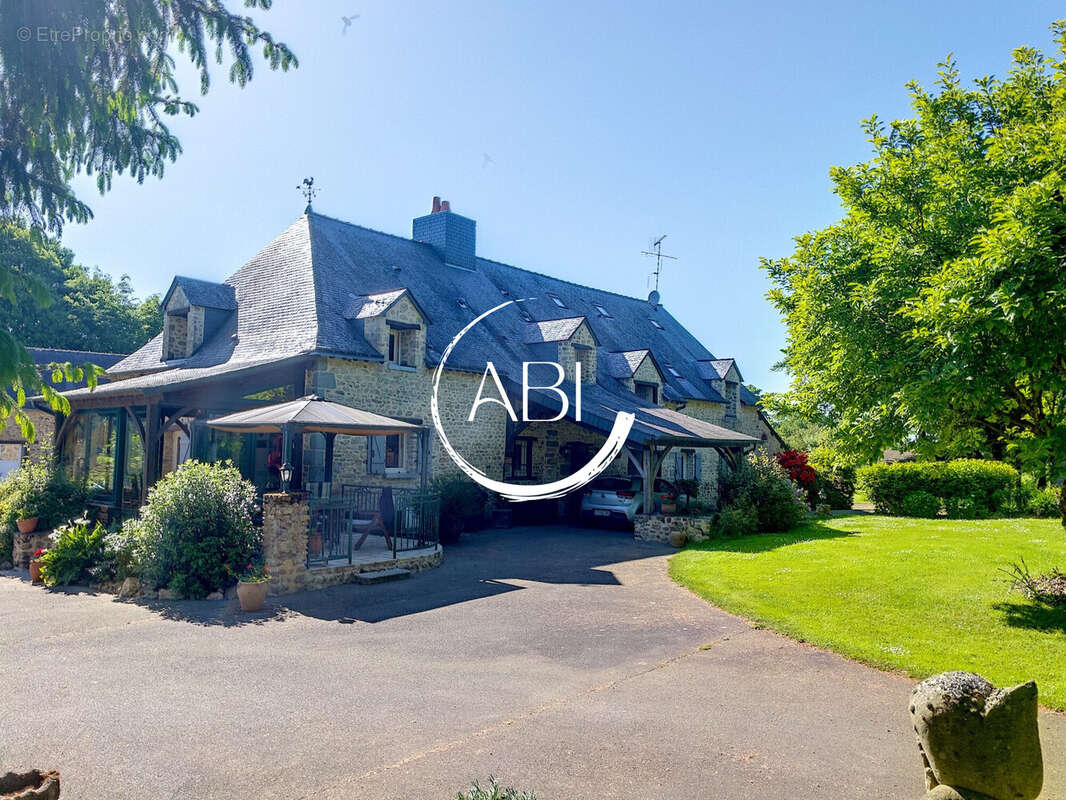 Maison à SAINT-GEORGES-BUTTAVENT