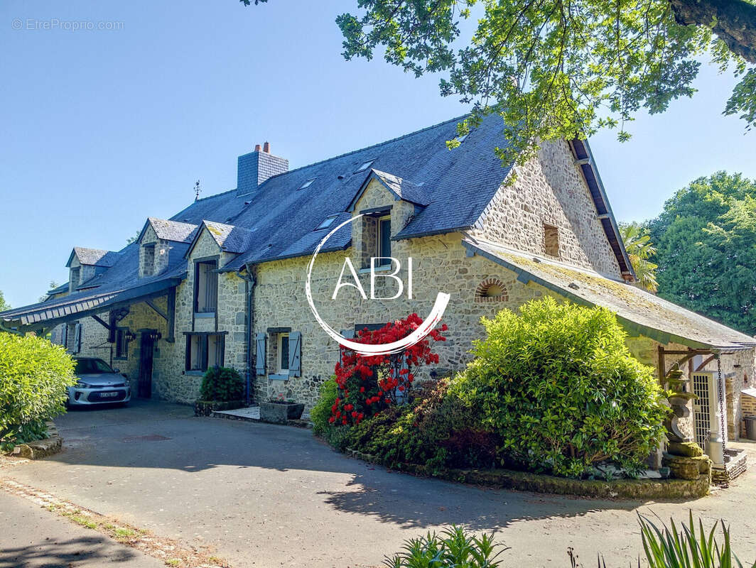 Maison à SAINT-GEORGES-BUTTAVENT