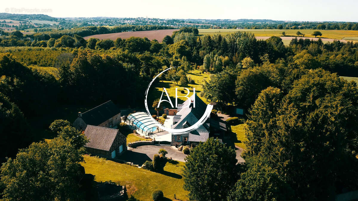 Maison à SAINT-GEORGES-BUTTAVENT