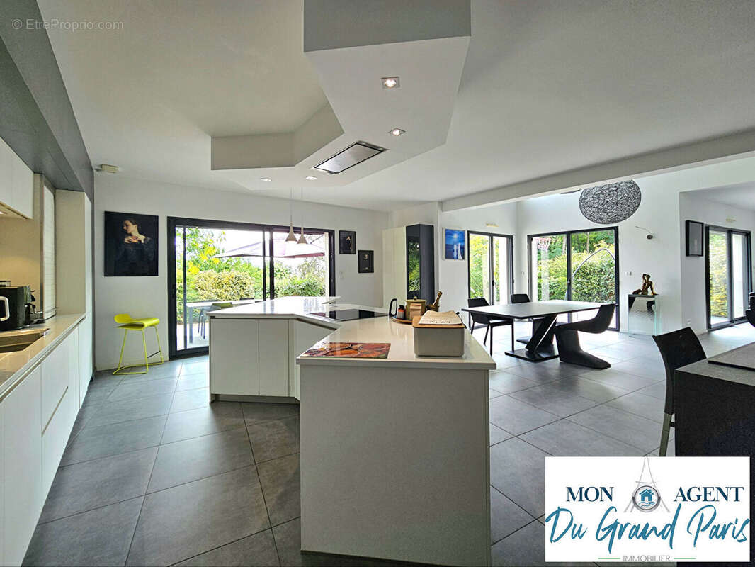 Maison à VERRIERES-LE-BUISSON